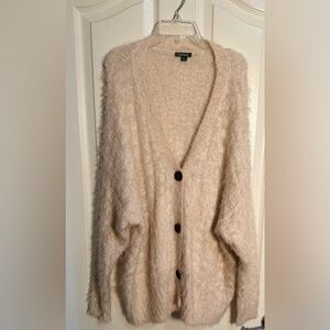 NWOT Women’s Wild Fable‎ Oversized Button Eyelash Fuzzy Beige Cream Cardigan M